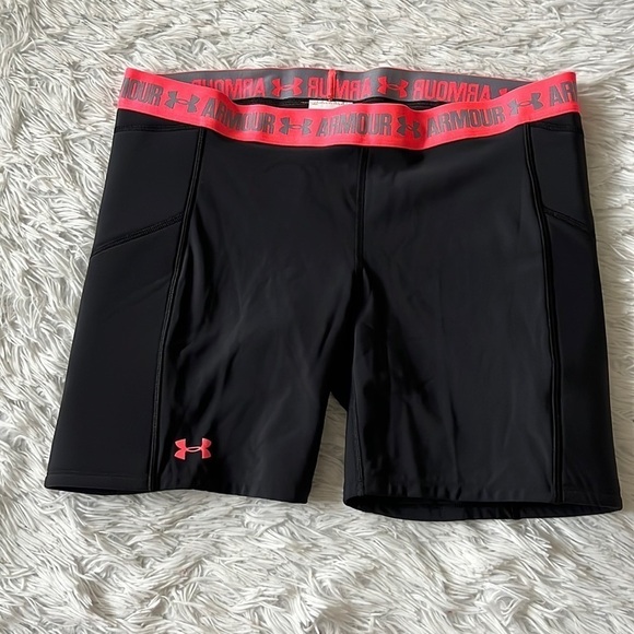 UNDER ARMOUR Women’s Softball Sliding shorts in black/Pink size XL - Picture 2 of 9